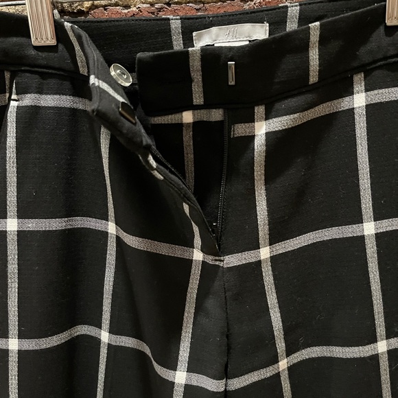 H&M Black and White Plaid Capris Size 2 - Picture 5 of 7